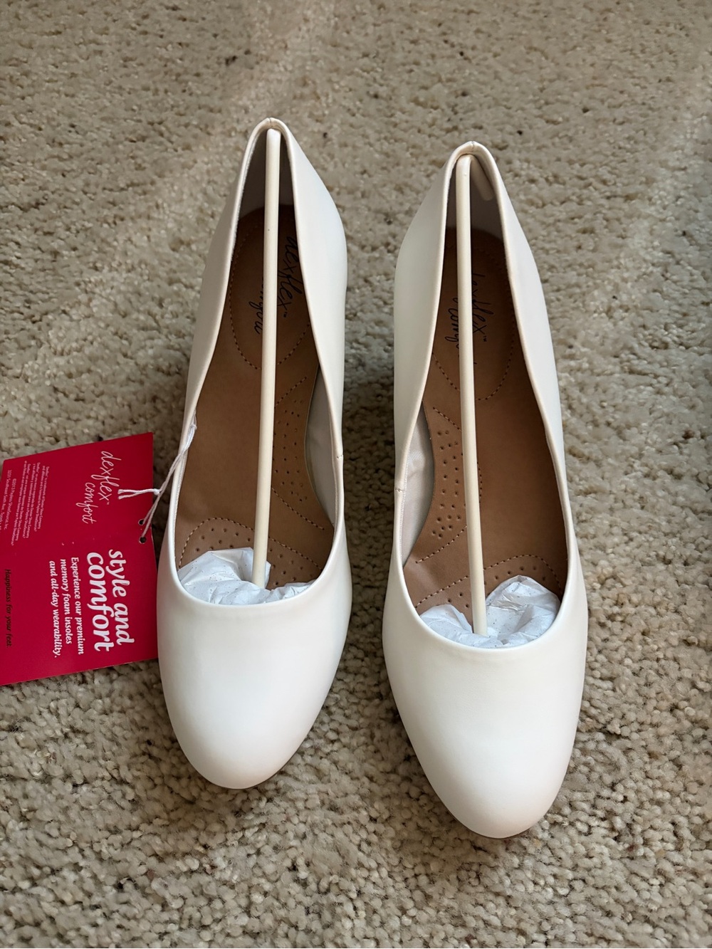 NWT dexflex comfort Women's White Round-Toe Pumps size 9 (193)